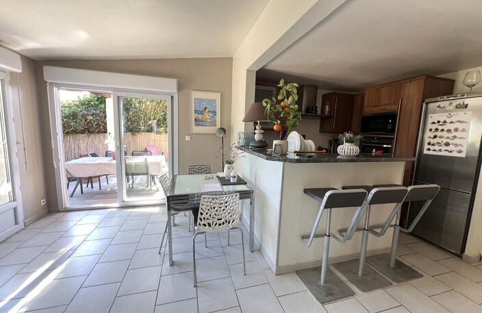 MAISON DANS RESIDENCE AVEC PISCINE — photo 4