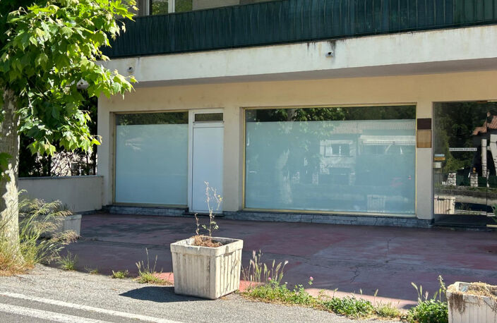 À vendre   Local commercial de 30 m2 avec terrasse   Contes — photo 2