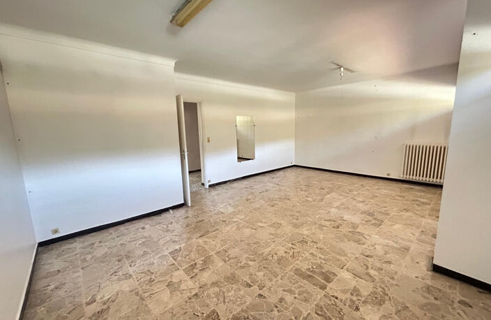 À vendre   Local commercial de 30 m2 avec terrasse   Contes — photo 4