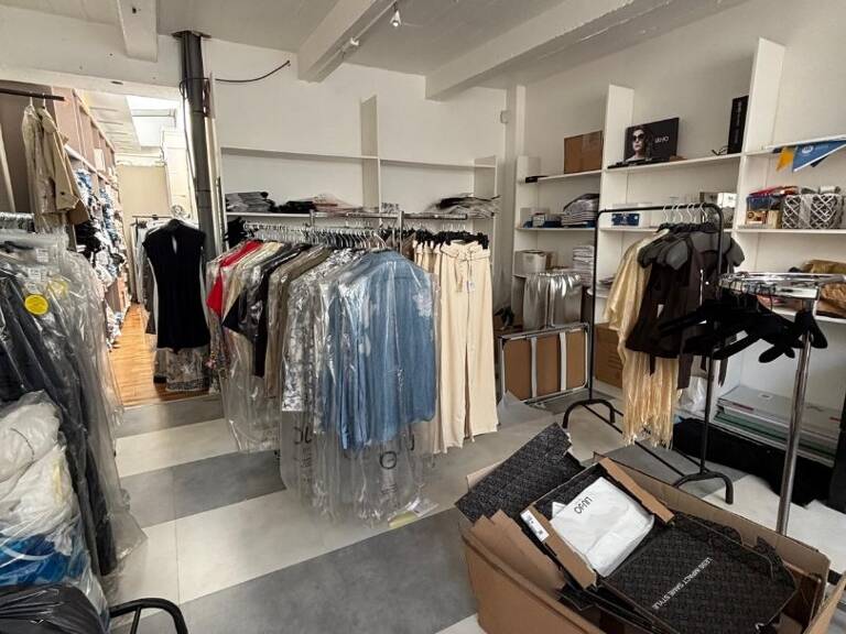 Local commercial — photo 1