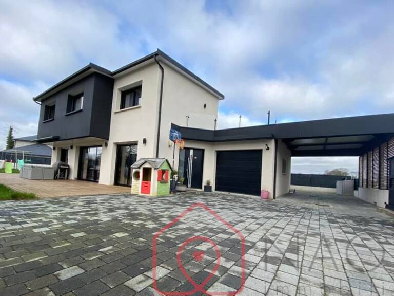 Jérôme Beuzet vous propose de découvrir cette belle villa contemporaine située à Pontivy dans un cadre privilégié — photo 1