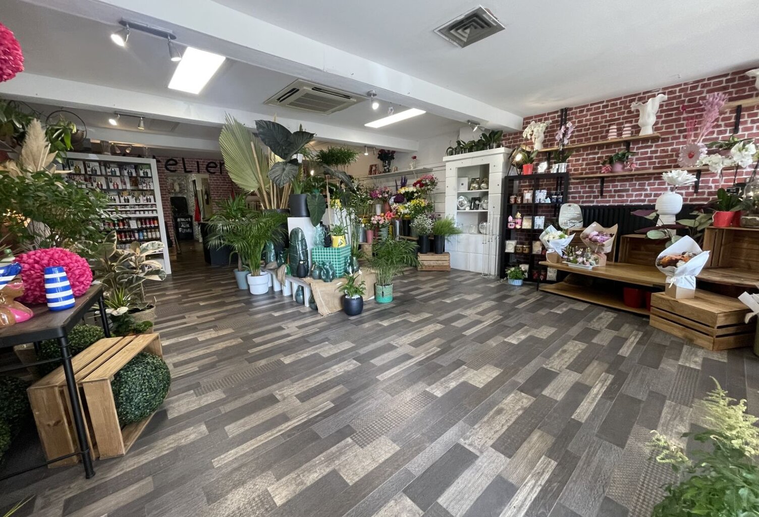 Local commercial — photo 1