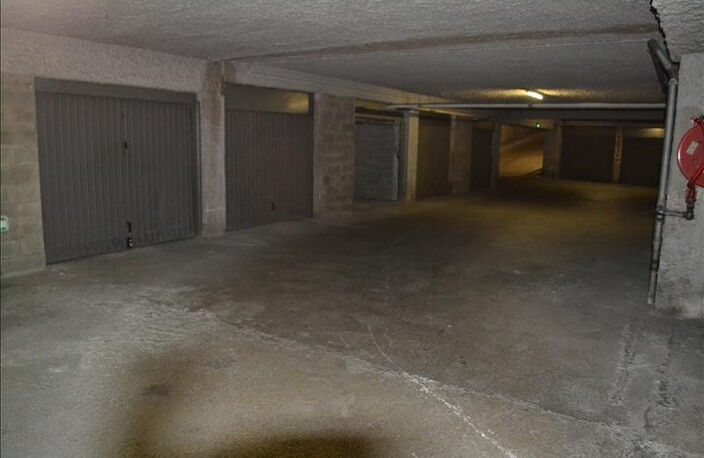 Garage fermé Pullman rond point prado — photo 2