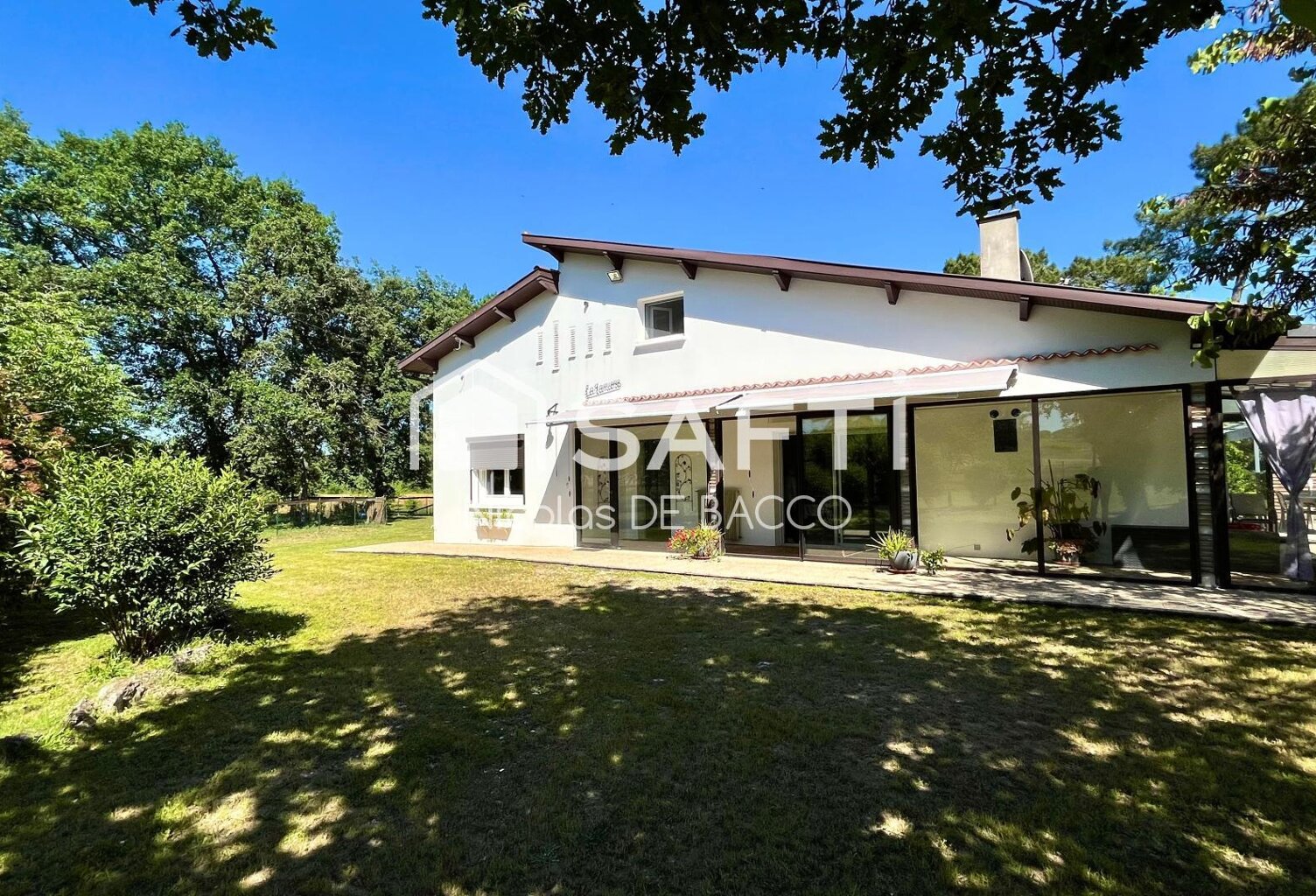 Belle maison a la campagne de 216 m2, avec sa piscine sur un terrain de 12 080 m2. — photo 1