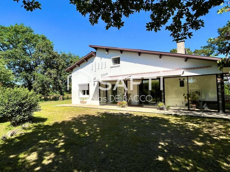 Belle maison a la campagne de 216 m2, avec sa piscine sur un terrain de 12 080 m2. — photo 1