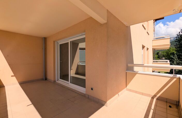 CHALLES LES EAUX - T3 69m² - cave + garage - 265 000 € — photo 5