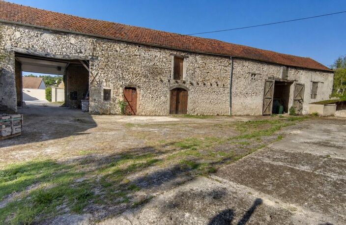 Corps de ferme de 400m2 , 10 pièces,parcelle de 930m2 — photo 2