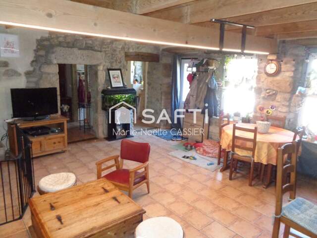 Authentique maison ardéchoise en pierre avec dépendances, au calme dans un petit hameau — photo du bien