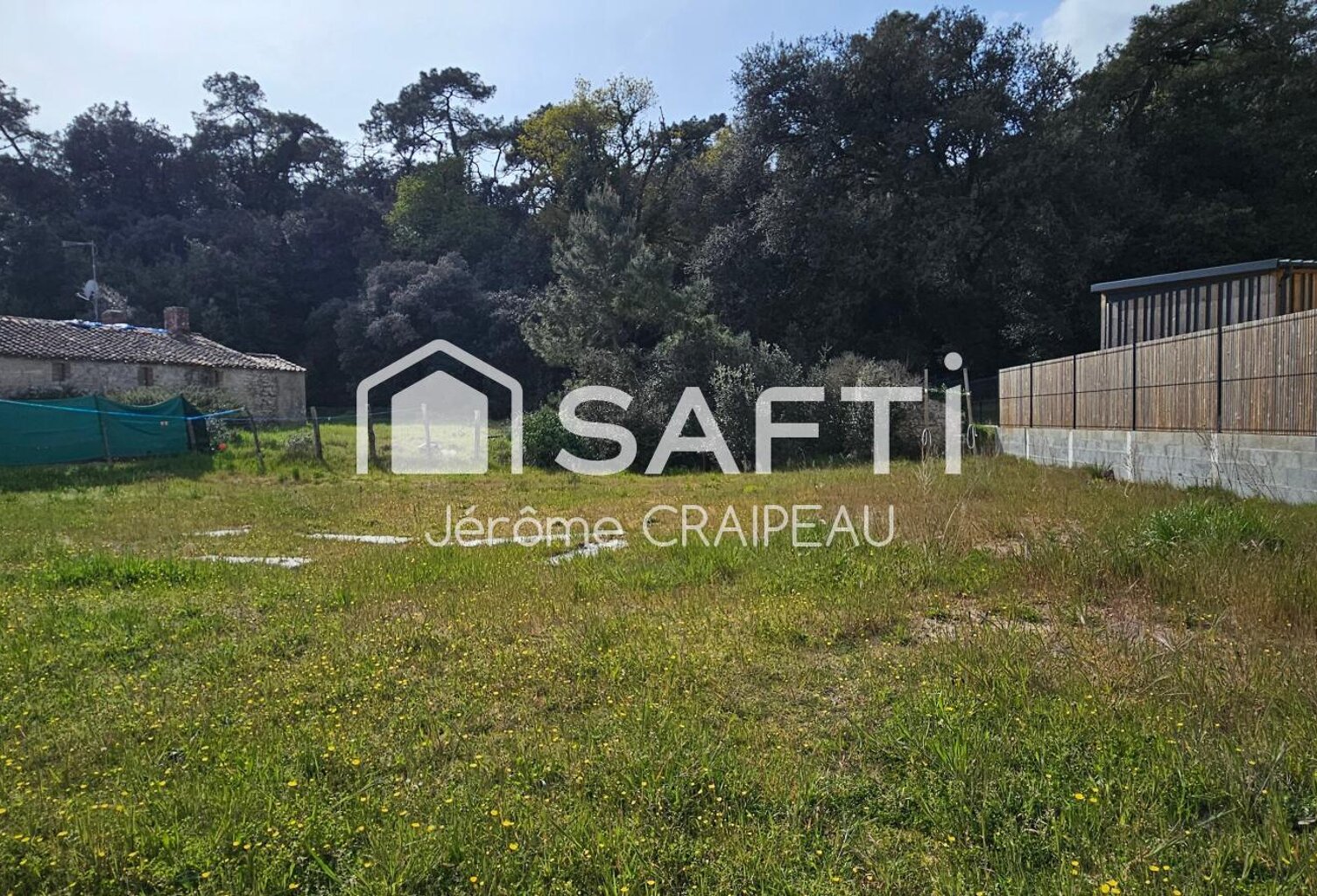 Emplacement privilégié pour cette parcelle constructible de 555 m2. — photo 1