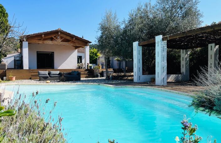 Propriété de caractère plain-pied avec piscine — photo 2