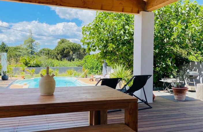 Propriété de caractère plain-pied avec piscine — photo 4