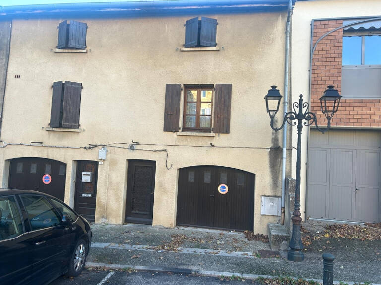 Idéal investisseur !!!! Maison à rénover de 130 m2 avec deux garages et terrasses — photo 1