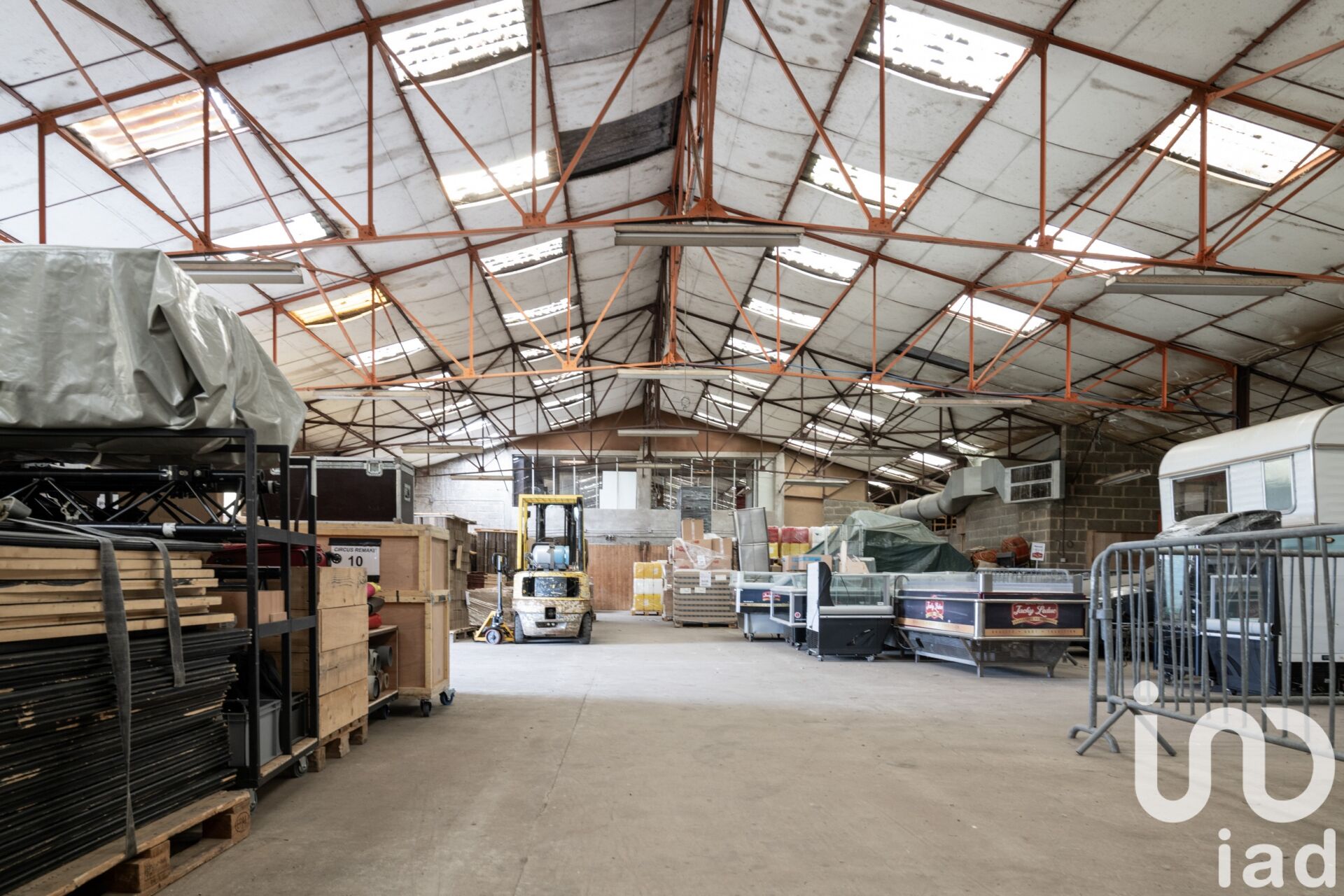 Vente Garage 3 700 m² - Photo 2