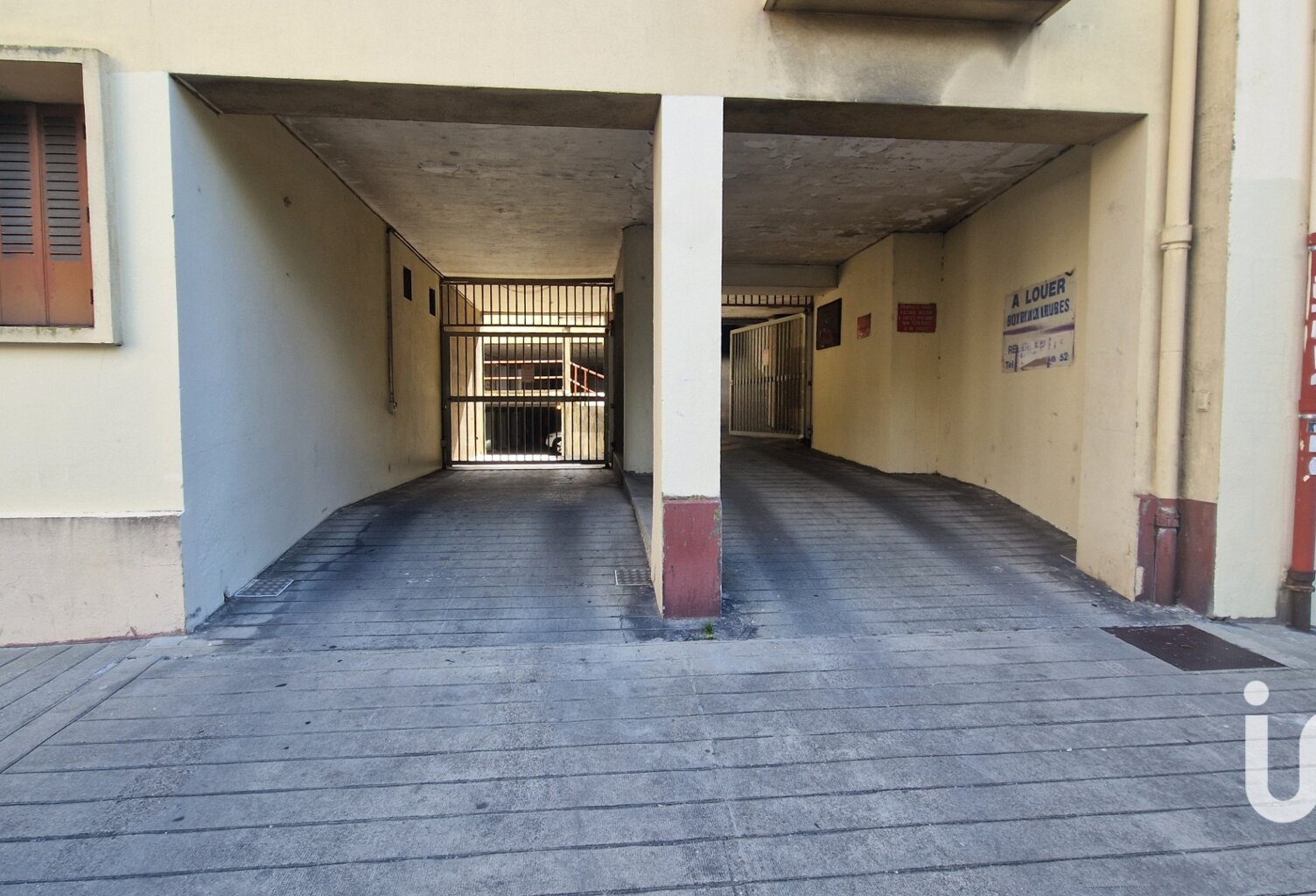 Vente Garage 16 m&sup2; — photo 1