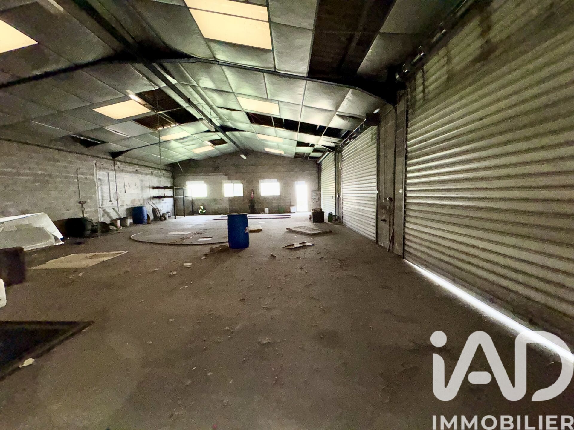 Vente Garage 233 m² - Photo 2