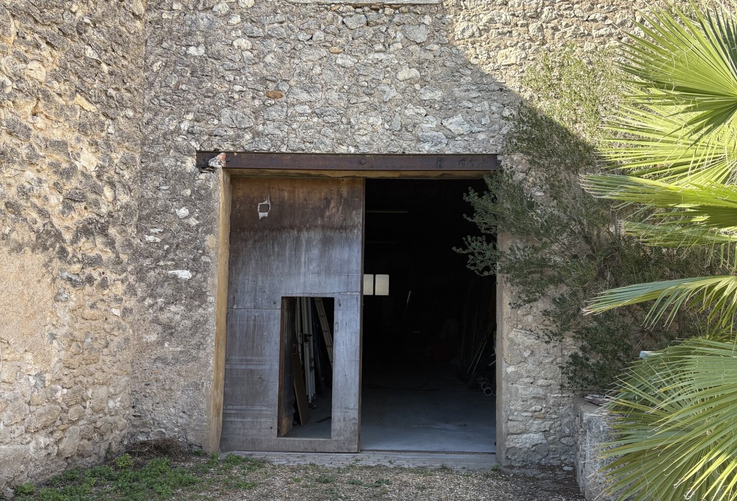 Vente Garage 400 m&sup2; — photo 1