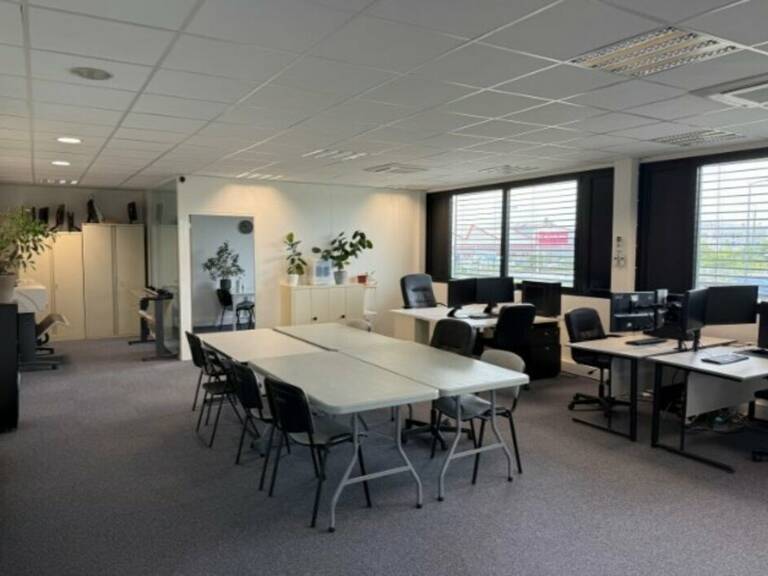 BUREAUX à LOUER — photo 1