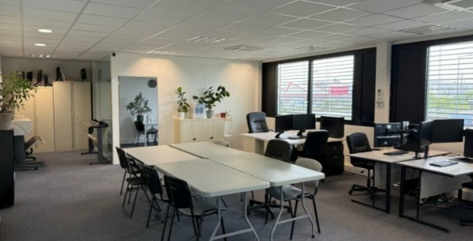 BUREAUX à LOUER — photo 1
