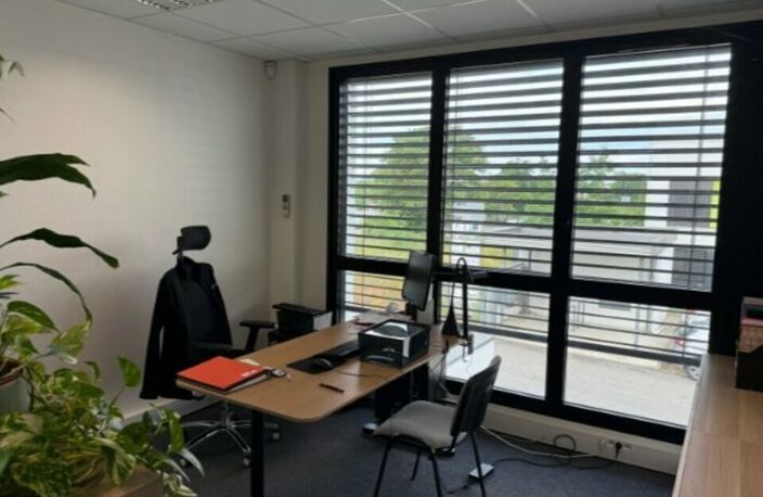 BUREAUX à LOUER — photo 2