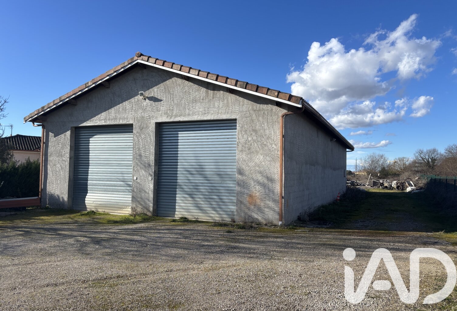Vente Garage 210 m&sup2; — photo 1