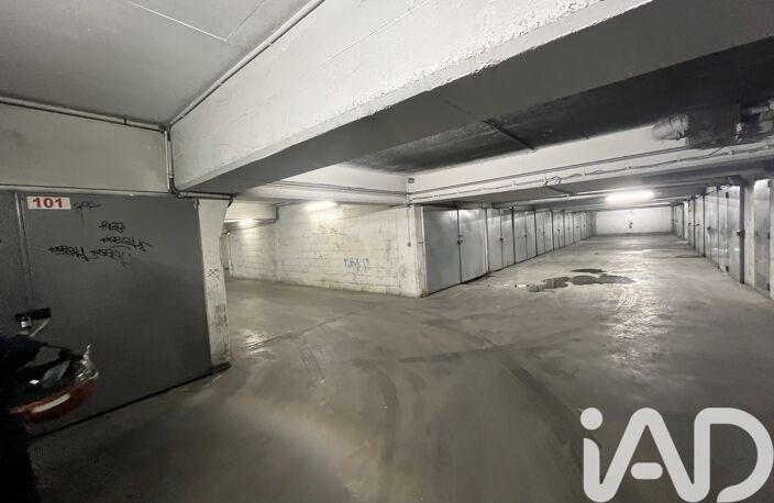 Vente Garage 150 m&sup2; — photo 2