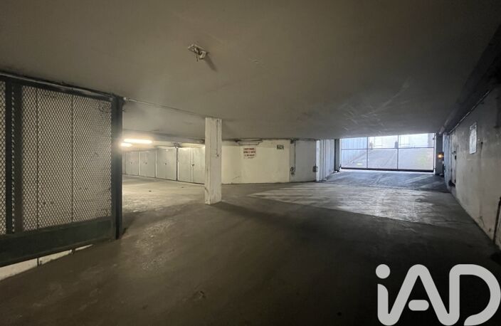 Vente Garage 150 m&sup2; — photo 3