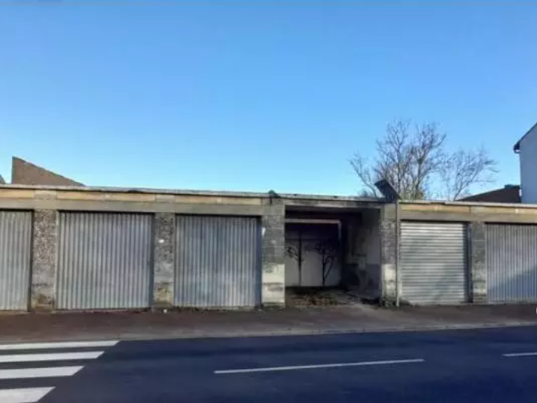 Vente Garage 315 m&sup2; — photo 1