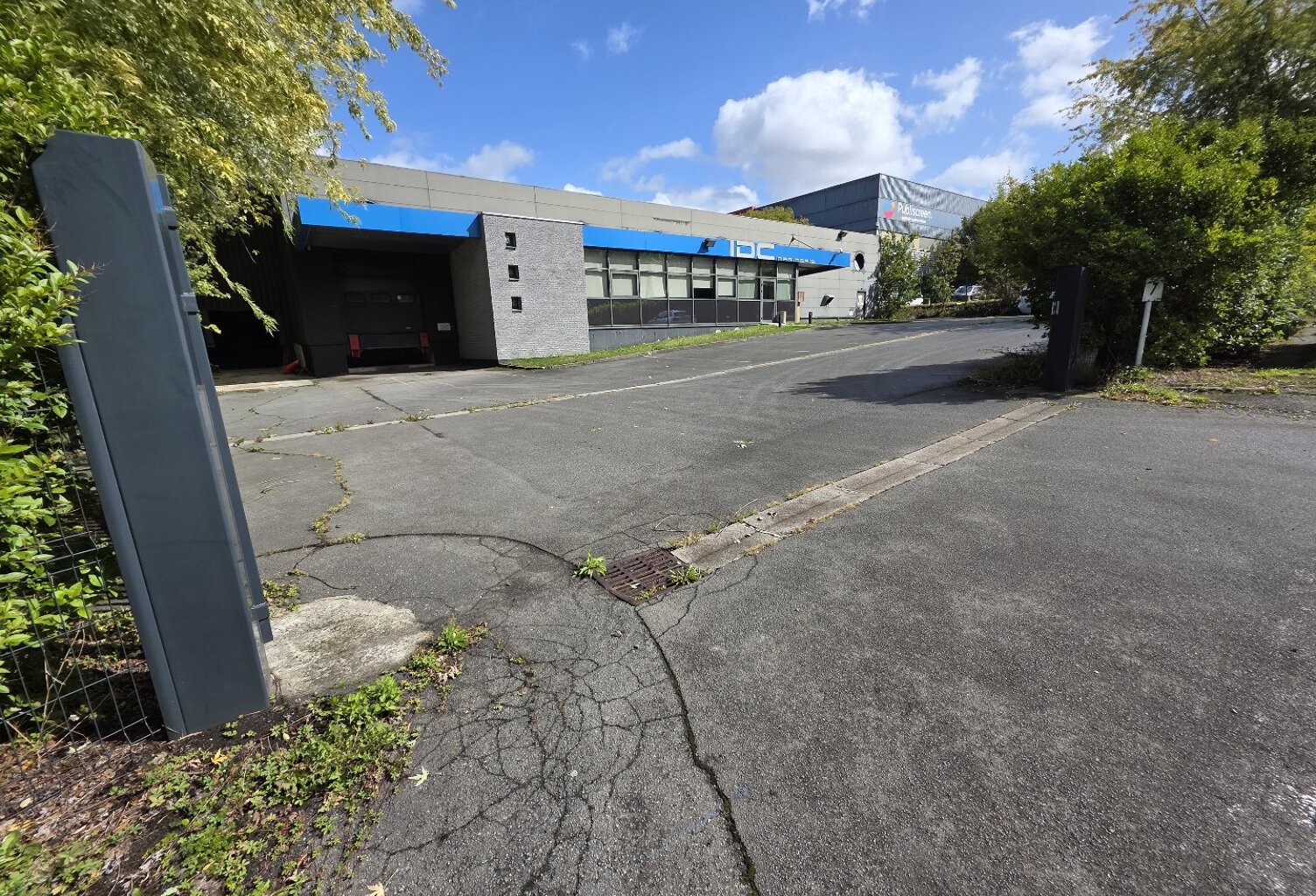 Entrepôts et Bureaux — photo 1