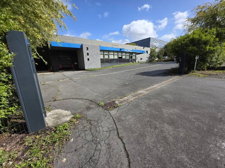 Entrepôts et Bureaux — photo 1