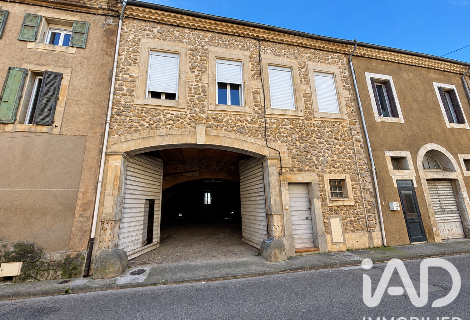 Vente Garage 225 m&sup2; — photo 1