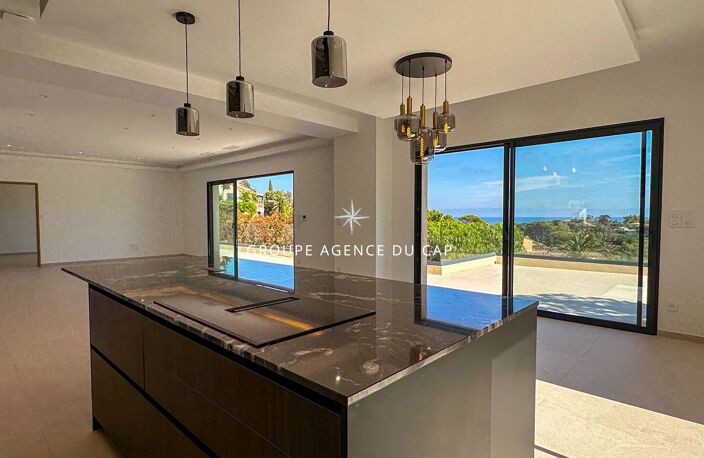 VILLA RECENTE 7 PIECES AVEC VUE MER GARAGE 70 M² ET PISCINE, AUX ISSAMBRES — photo 4