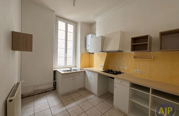 A LOUER - CENTRE VILLE - Rue Santeuil — photo 5