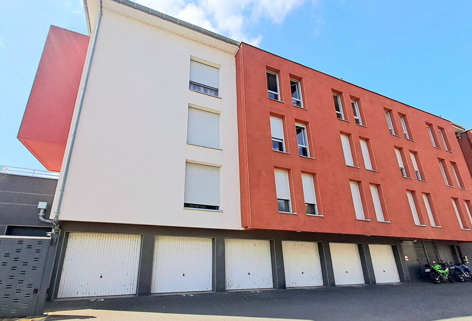 SOUS COMPROMIS - Appartement T1 de 28.30 m2 meublé avec place de staionnement privative — photo 1