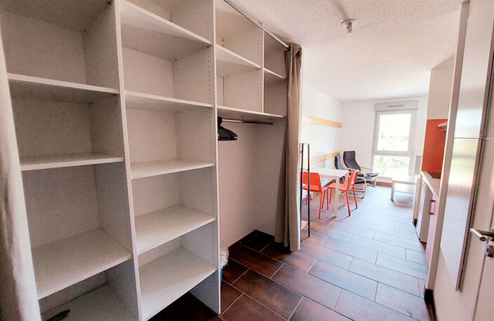 SOUS COMPROMIS - Appartement T1 de 28.30 m2 meublé avec place de staionnement privative — photo 3