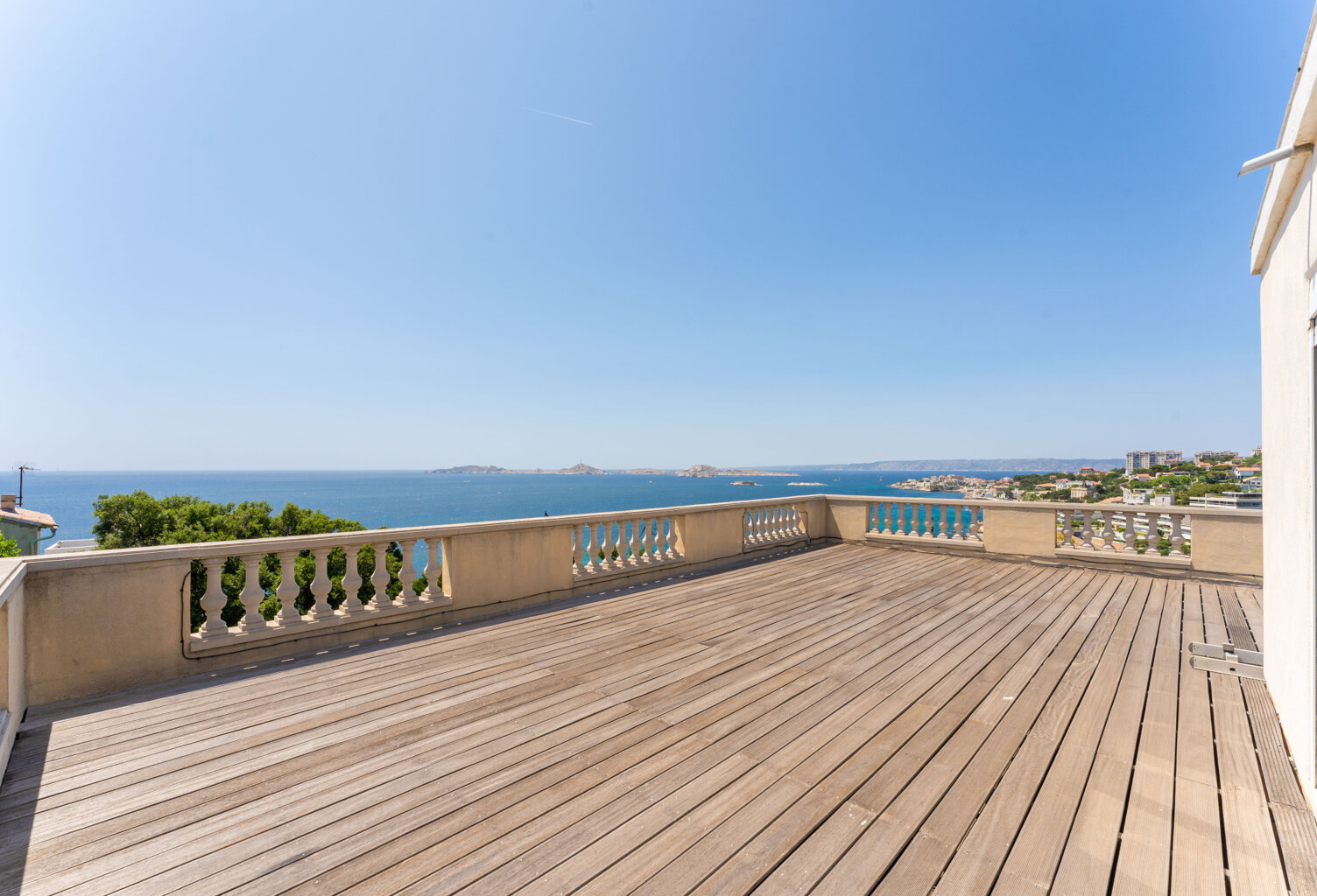 200m de la MER, Roucas Blc, VUE MER, 140m2, 3/4 chbres, JARDIN 650m2, TERRASSES 170m2 & 4 PKGs — photo 1