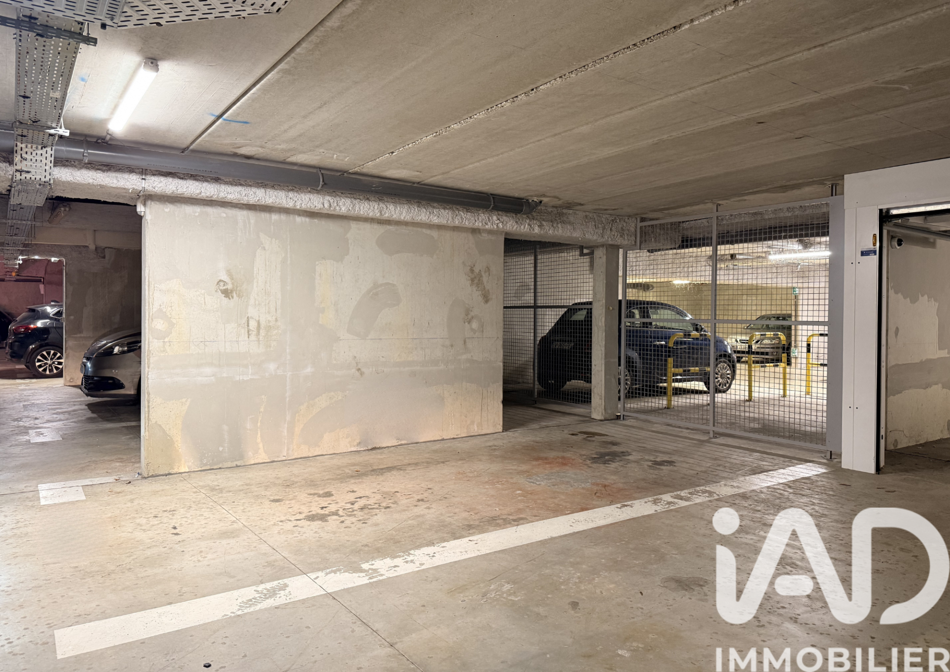 Vente Parking 150 m² - Photo 2