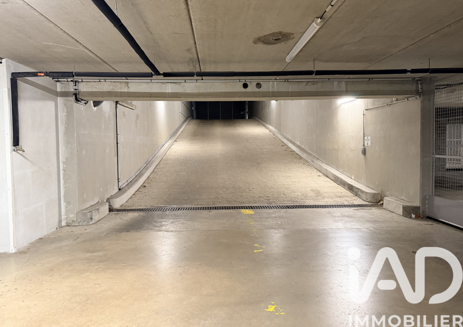 Vente Parking 150 m² - Photo 3