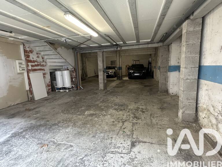 Vente Garage 120 m&sup2; — photo 1