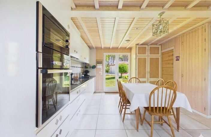Maison 120m² avec piscine dans un écrin de verdure — photo 3