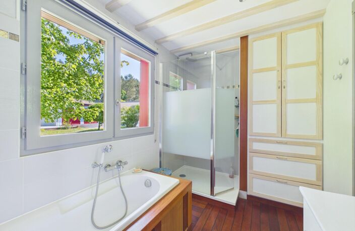 Maison 120m² avec piscine dans un écrin de verdure — photo 5