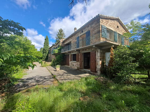 Propriété de caractère en pierre avec habitation principale et 4 gîtes sur plus d'1,5 ha — photo du bien