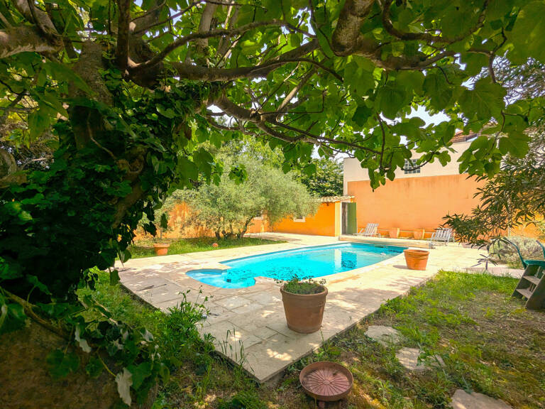 Villa sur les hauteurs avec dépendances — photo 1