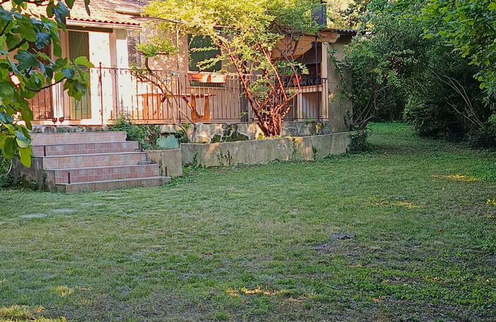 Villa sur les hauteurs avec dépendances — photo 2