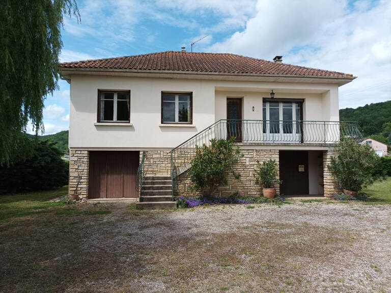 Maison  en pierre crépi avec une dépendance de 600 m2 — photo 1