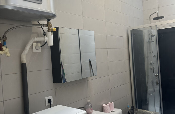 A VENDRE AU COEUR DE L'ARBRESLE STUDIO IDEAL INVESTISSEUR — photo 2