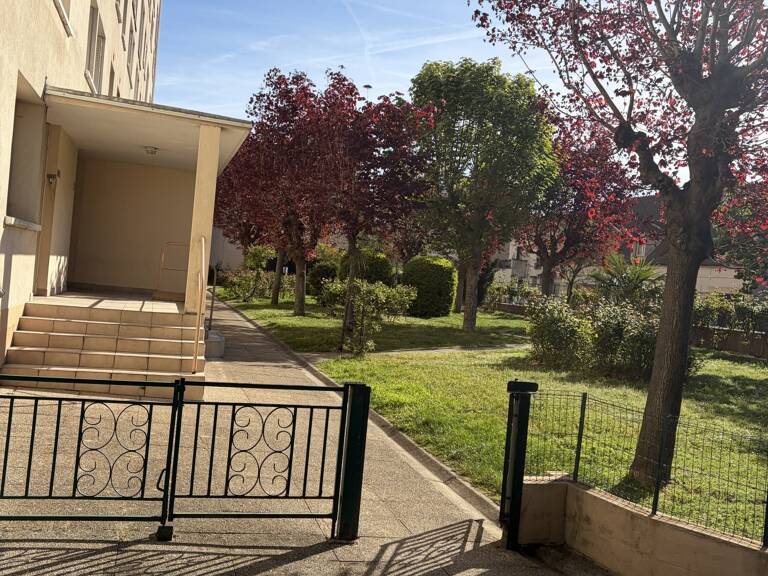 Vente Garage 12 m&sup2; — photo 1