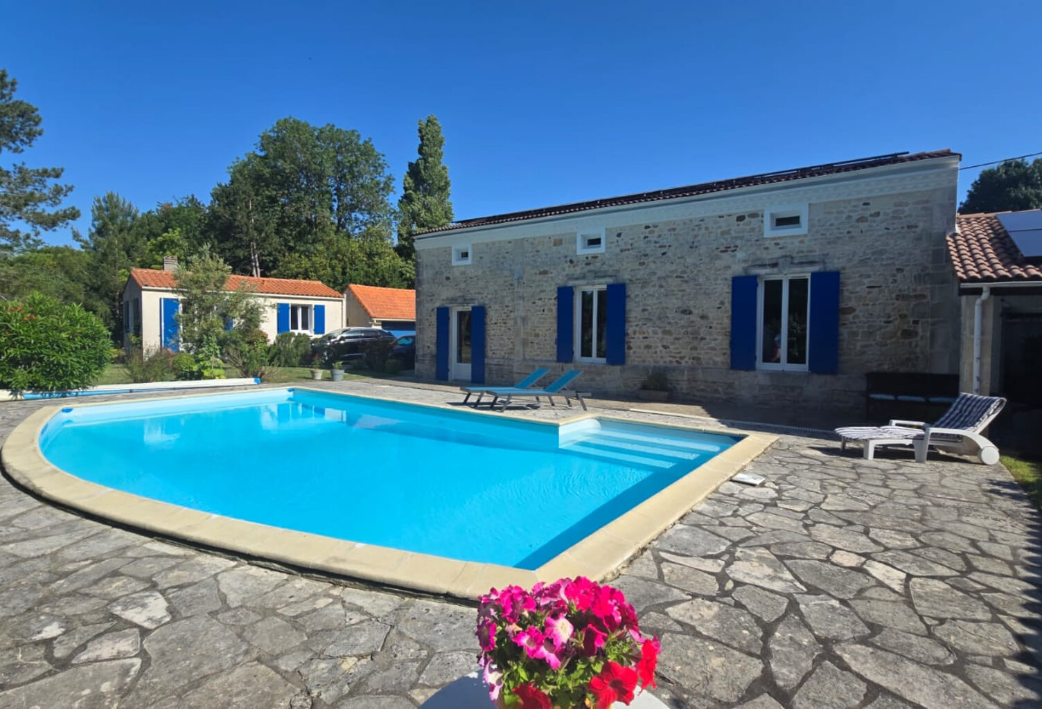 MAISON — photo 1