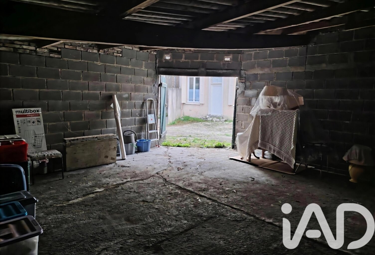 Vente Garage 43 m&sup2; — photo 1