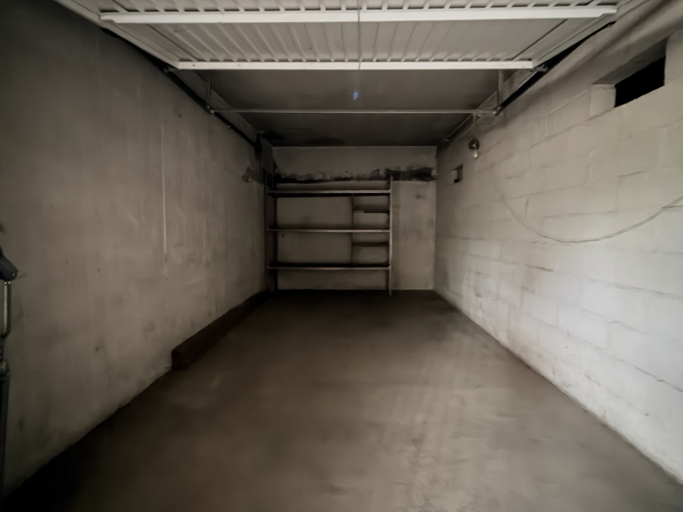 Vente Garage 15 m&sup2; — photo 1