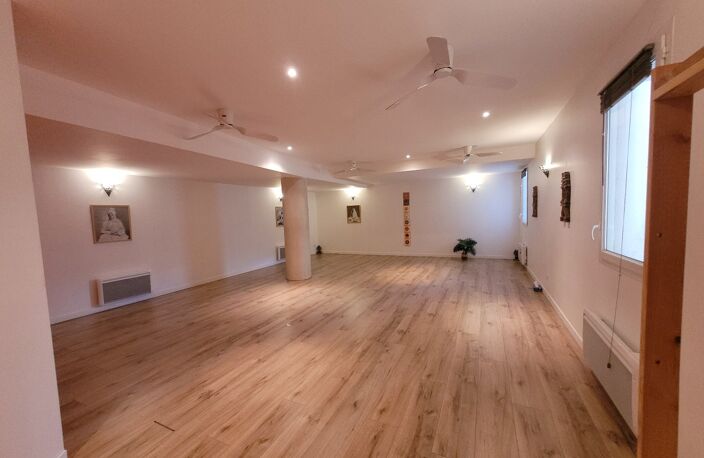 Local commercial — photo 2